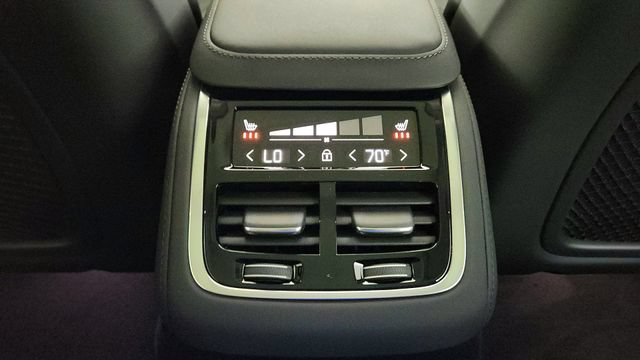 New 2026 Volvo XC90 B6 Core AWD/4WD image 30