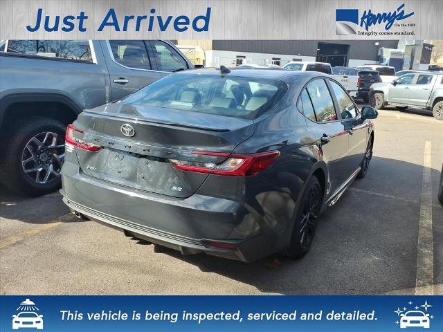 Used 2025 Toyota Camry SE image 3