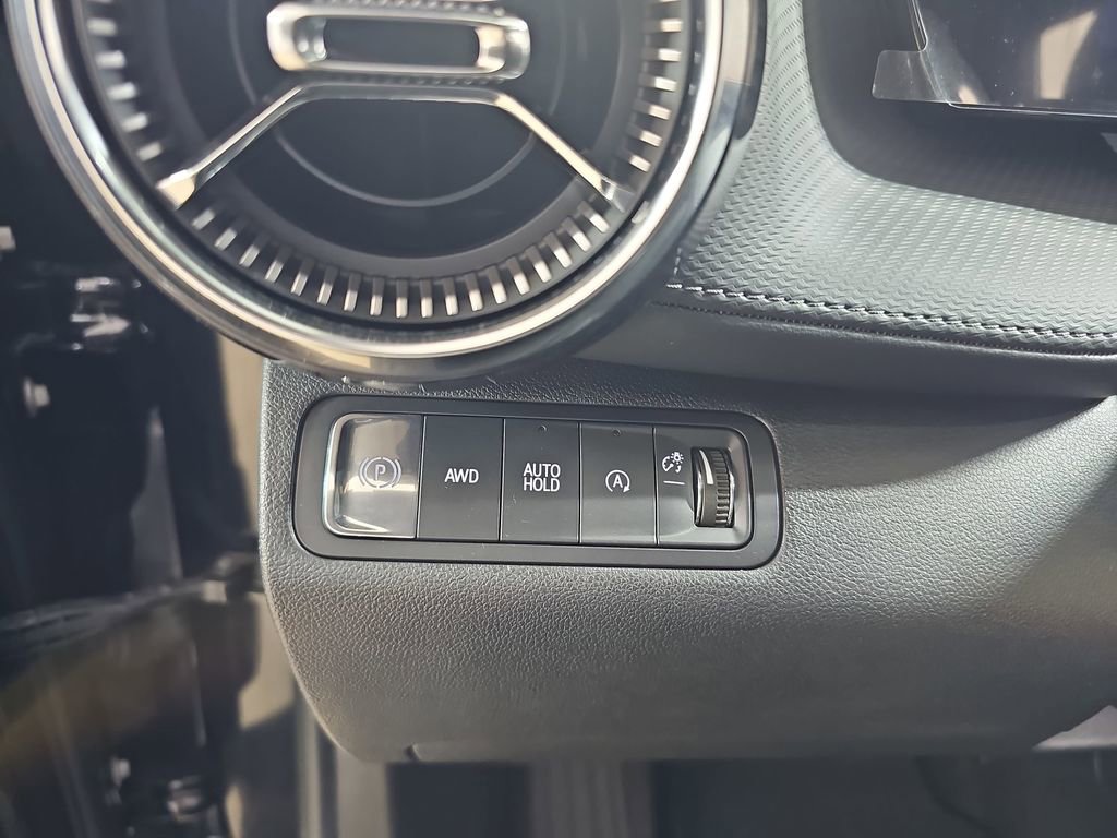 Certified 2025 Chevrolet Equinox LT image 30
