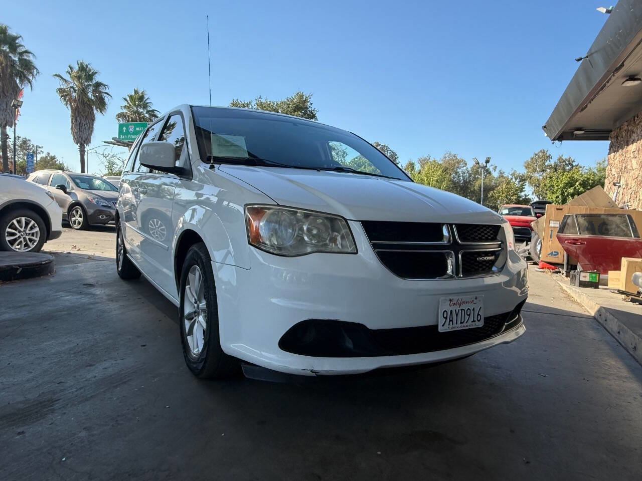 Used 2014 Dodge Grand Caravan SXT FWD image 4