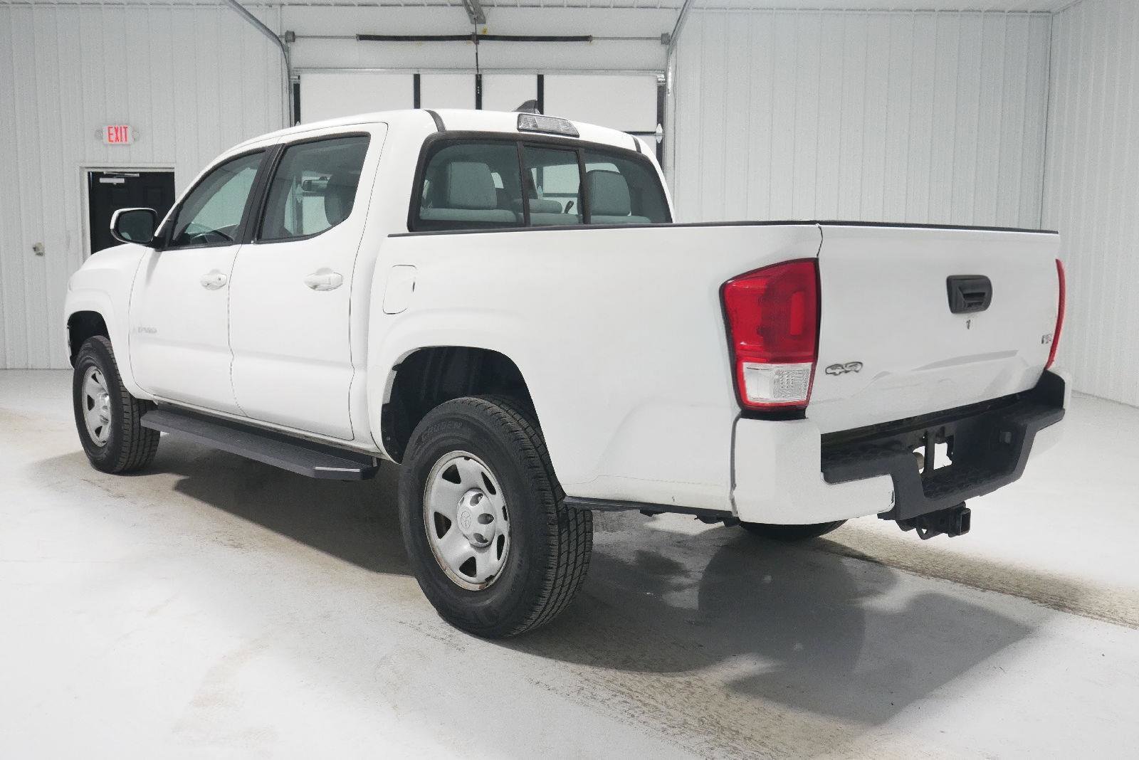 Used 2017 Toyota Tacoma SR image 7