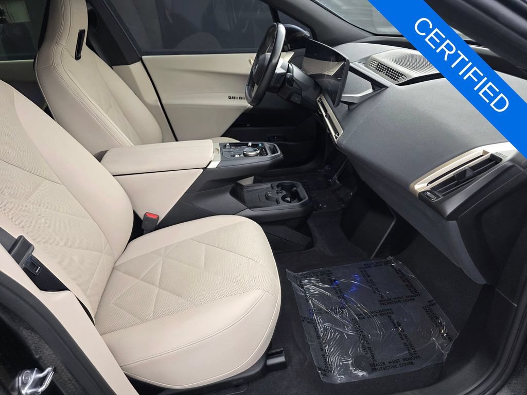 Used 2024 BMW iX xDrive50 w/ Sport Package AWD/4WD image 27