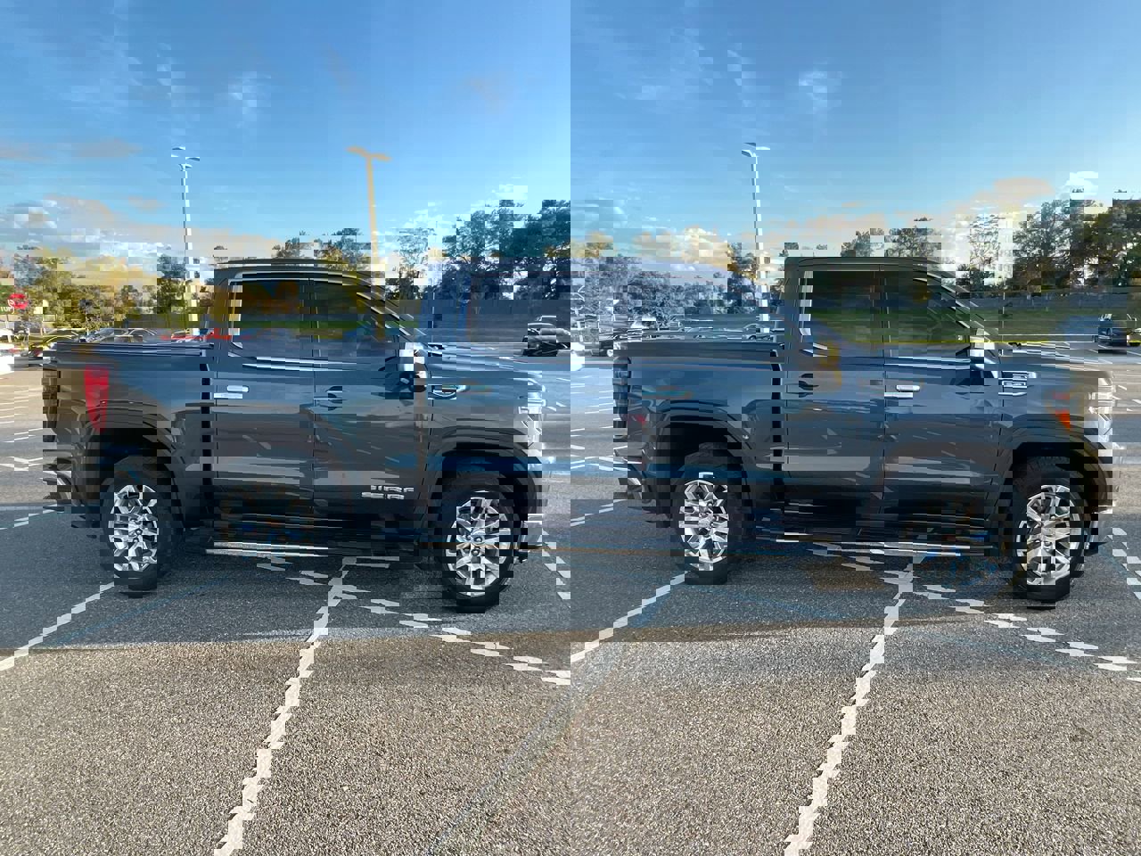 Used 2022 GMC Sierra 1500 SLT w/ SLT Premium Plus Package image 2