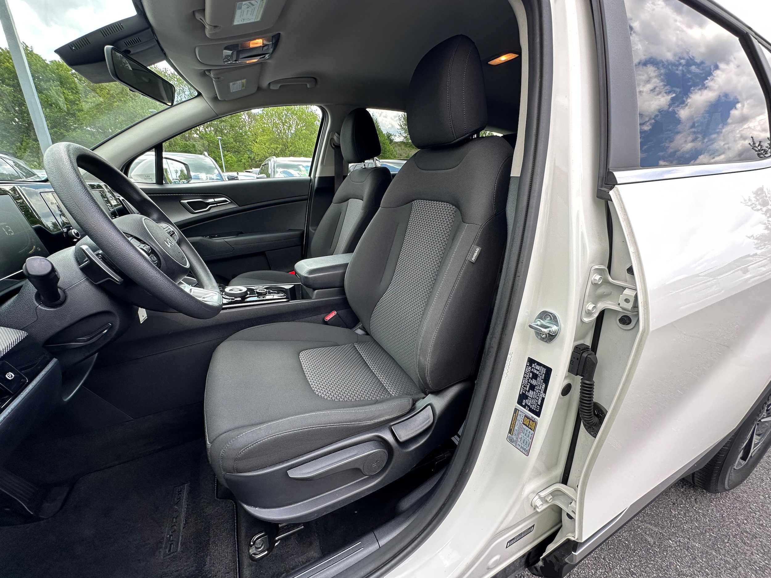 Used 2024 Kia Sportage LX AWD/4WD image 21