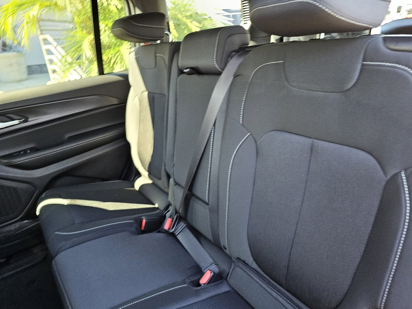 New 2025 Jeep Grand Cherokee L Laredo image 23