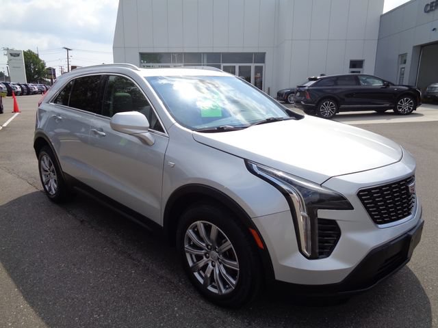 Used 2021 Cadillac XT4 Luxury w/ Cold Weather Package FWD image 3