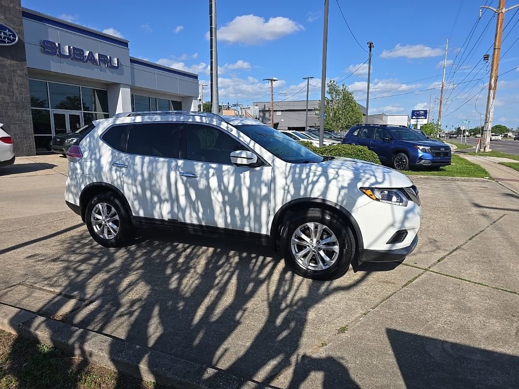 Used 2016 Nissan Rogue SV w/ SV Premium Package image 2