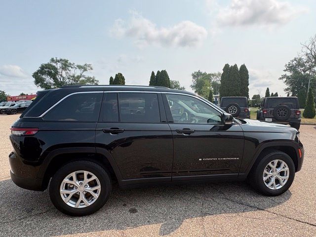 Used 2023 Jeep Grand Cherokee Limited AWD/4WD image 6