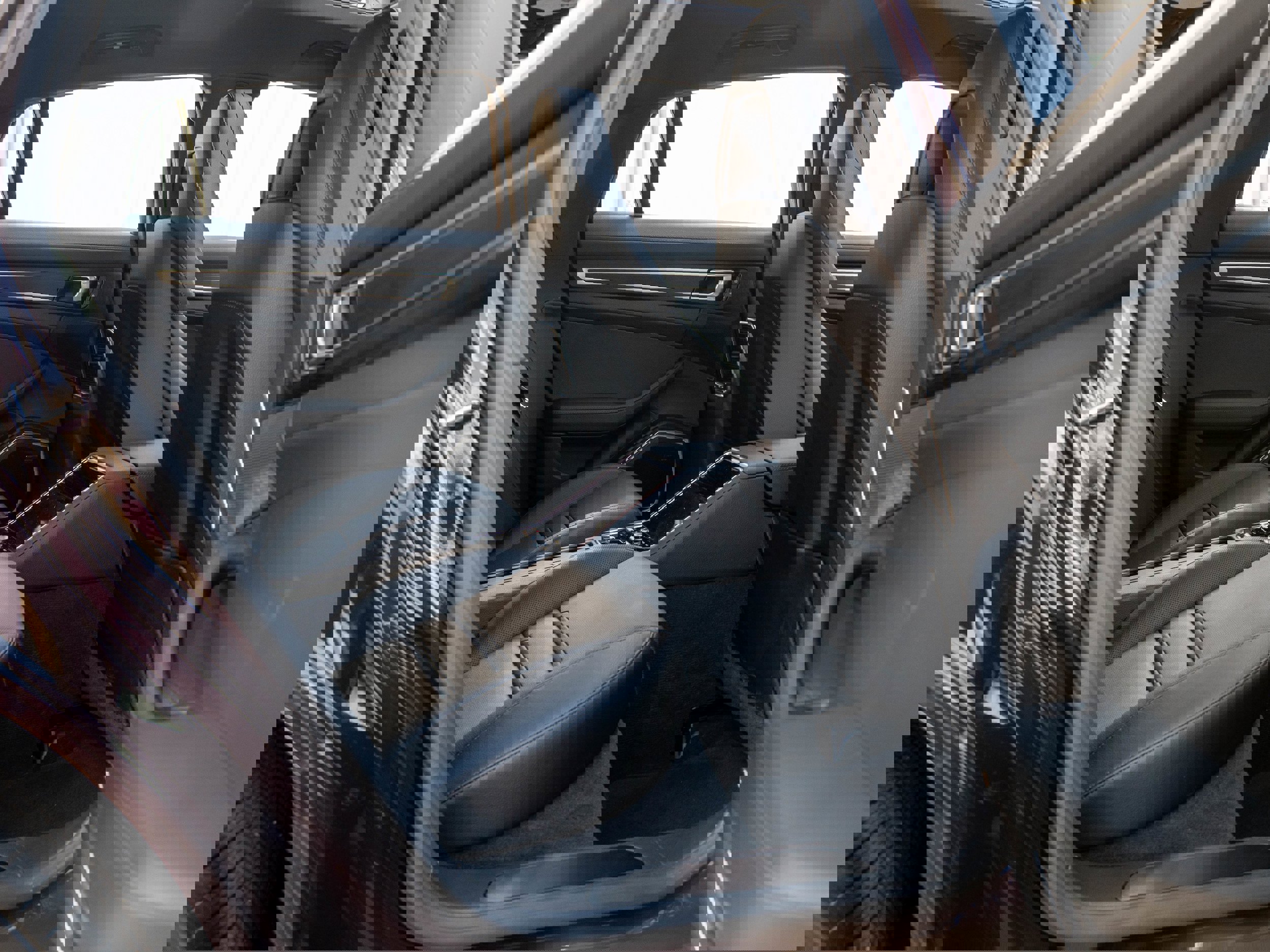 Certified 2023 Porsche Panamera 4 Platinum Edition image 36