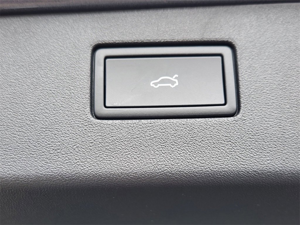 New 2025 Volkswagen Tiguan SE image 23