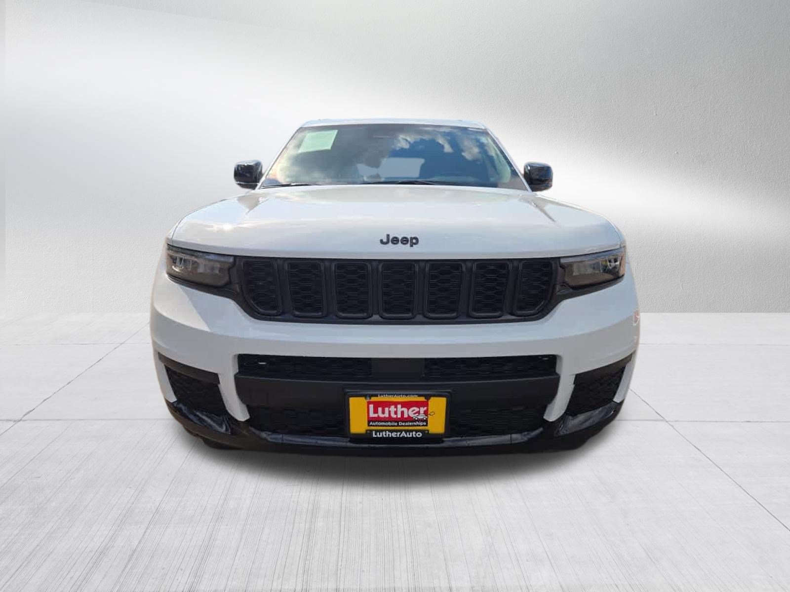 Used 2025 Jeep Grand Cherokee L Altitude AWD/4WD image 8