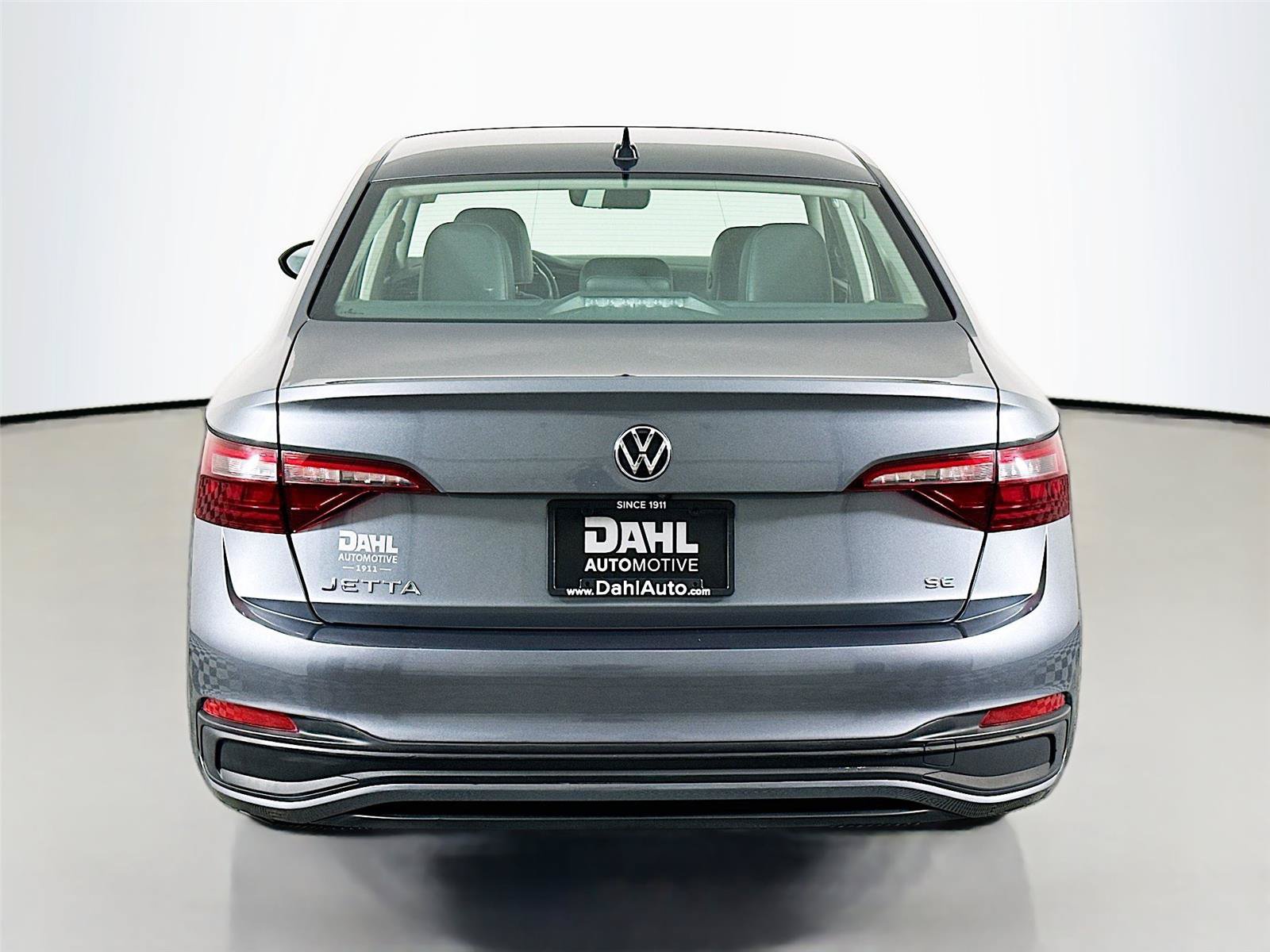 Used 2022 Volkswagen Jetta SE w/ Panoramic Sunroof Package FWD image 12