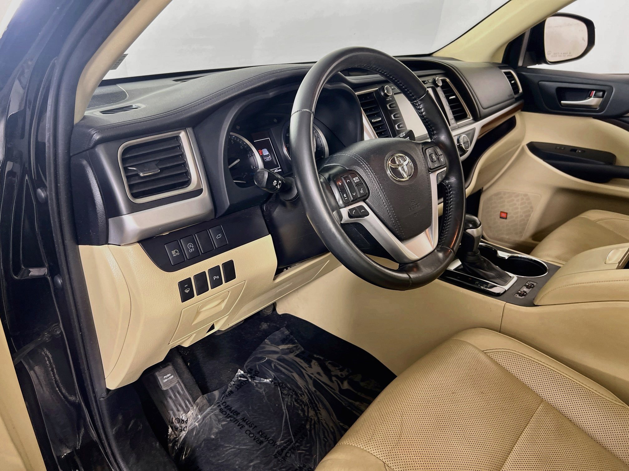 Used 2019 Toyota Highlander Limited AWD/4WD image 9