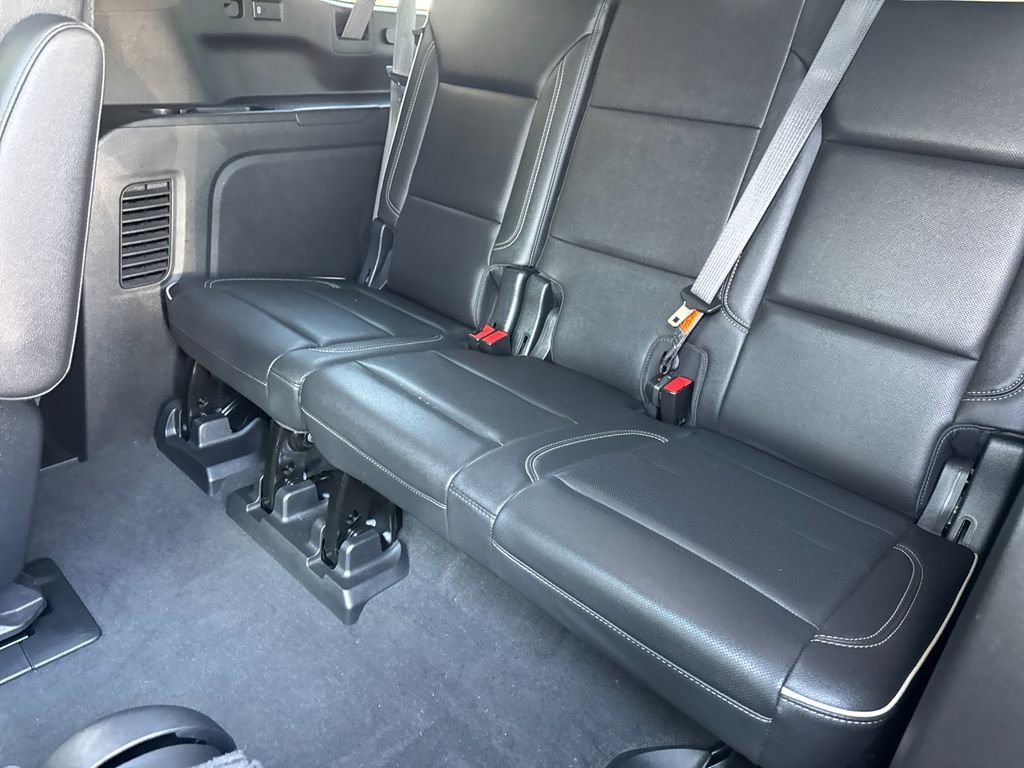 Used 2021 Chevrolet Suburban Premier image 17