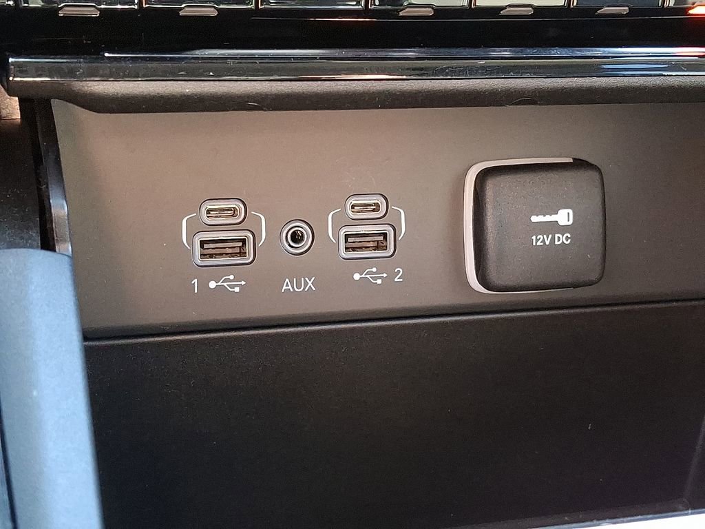 Used 2023 Jeep Grand Cherokee Laredo image 25