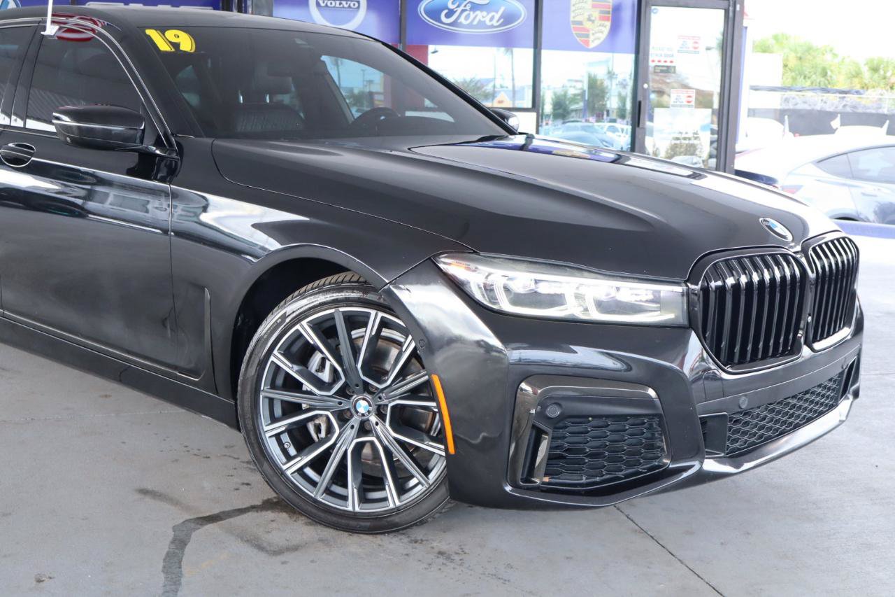 Used 2020 BMW 740i w/ Luxury Rear Seating Package RWD image 2