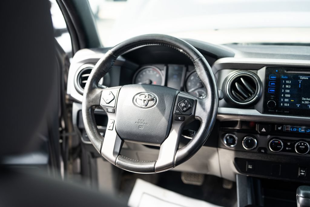 Used 2016 Toyota Tacoma TRD Sport AWD/4WD image 21