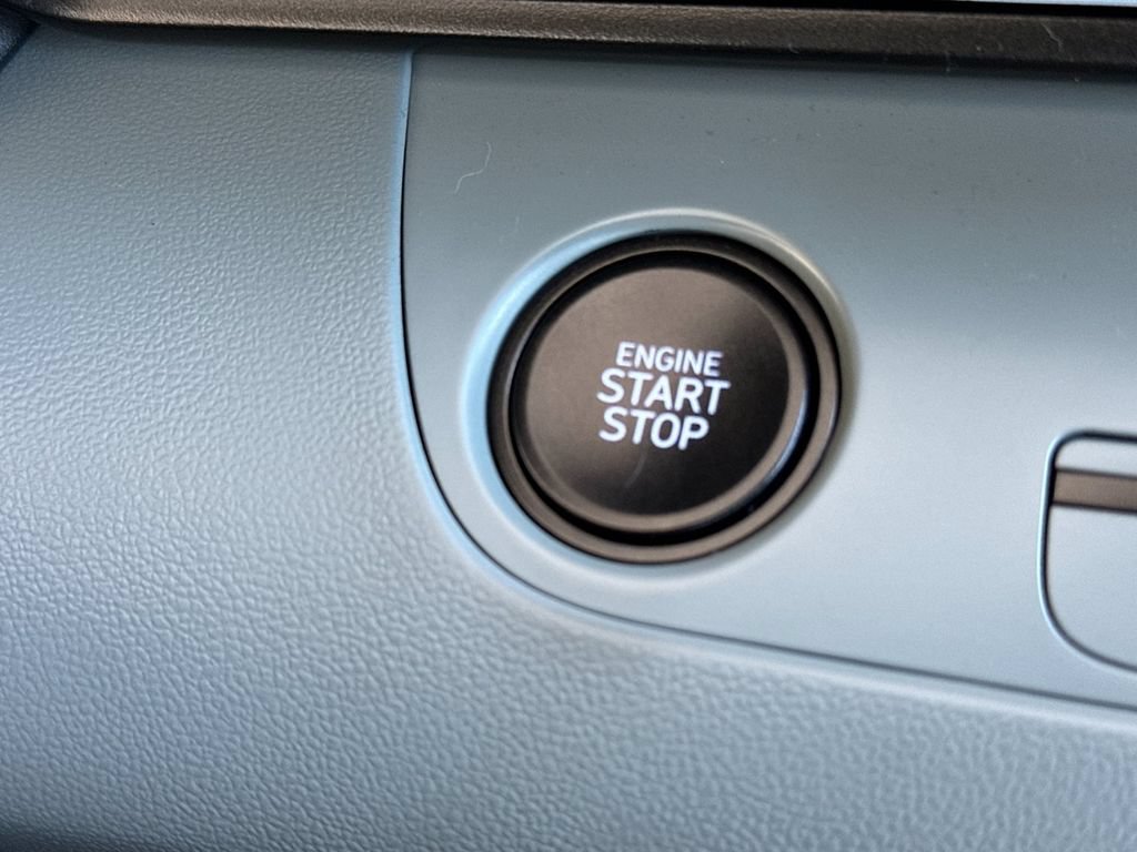 Used 2025 Hyundai Elantra Limited FWD image 21
