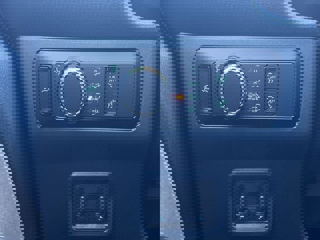 New 2025 Ford Maverick XLT w/ XLT Luxury Package image 13