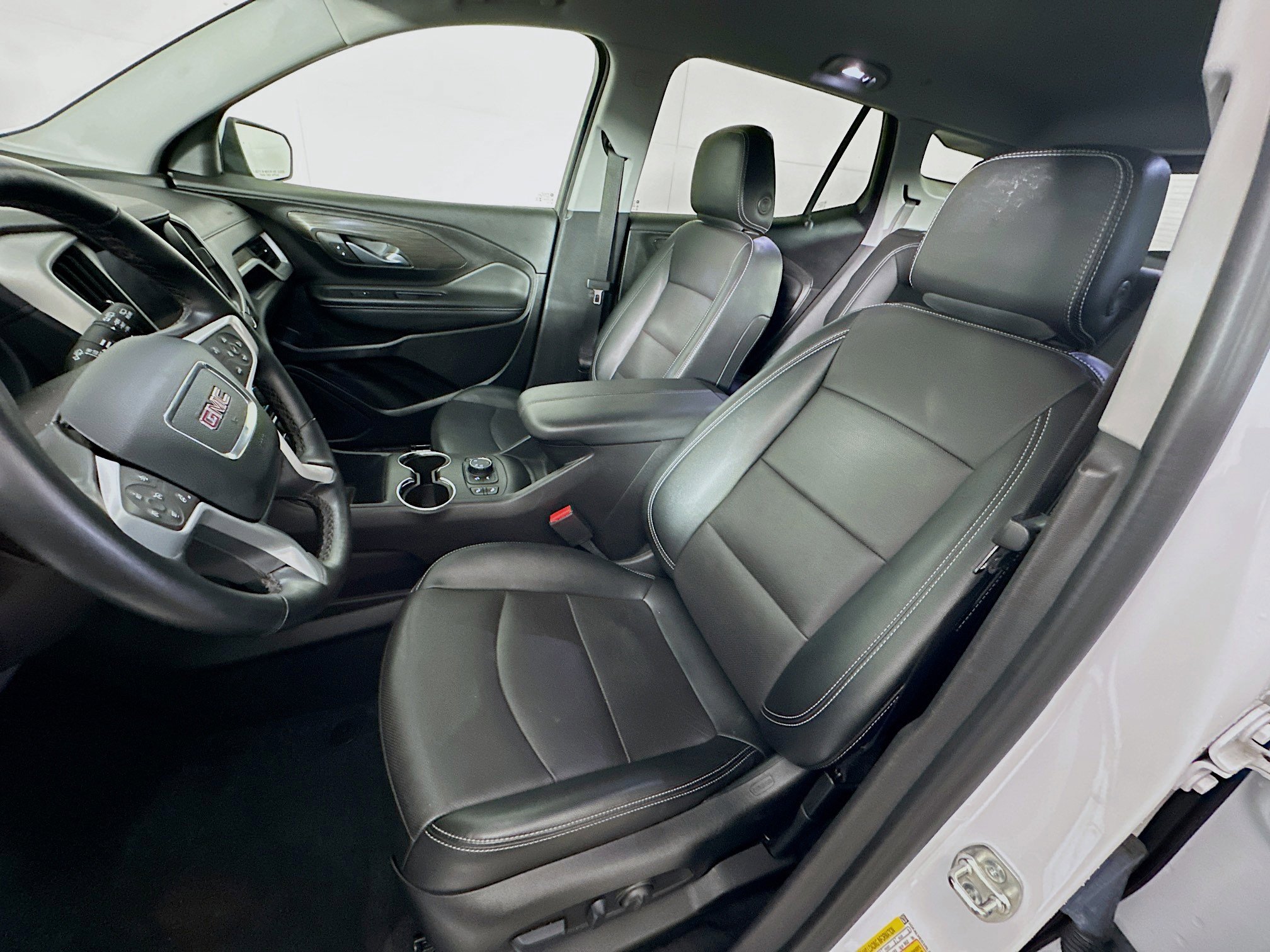 Used 2024 GMC Terrain SLT image 13