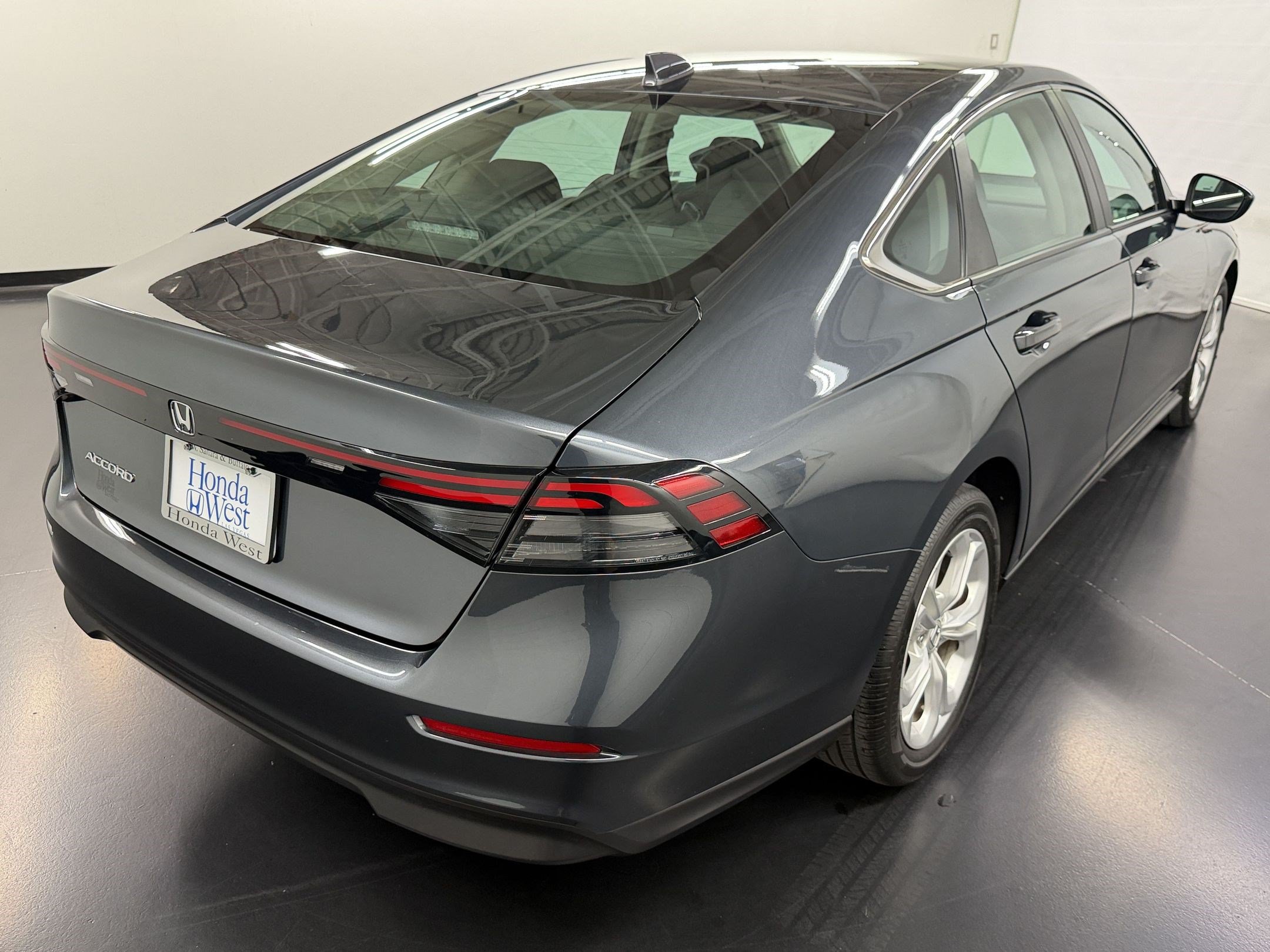 Used 2023 Honda Accord LX image 9