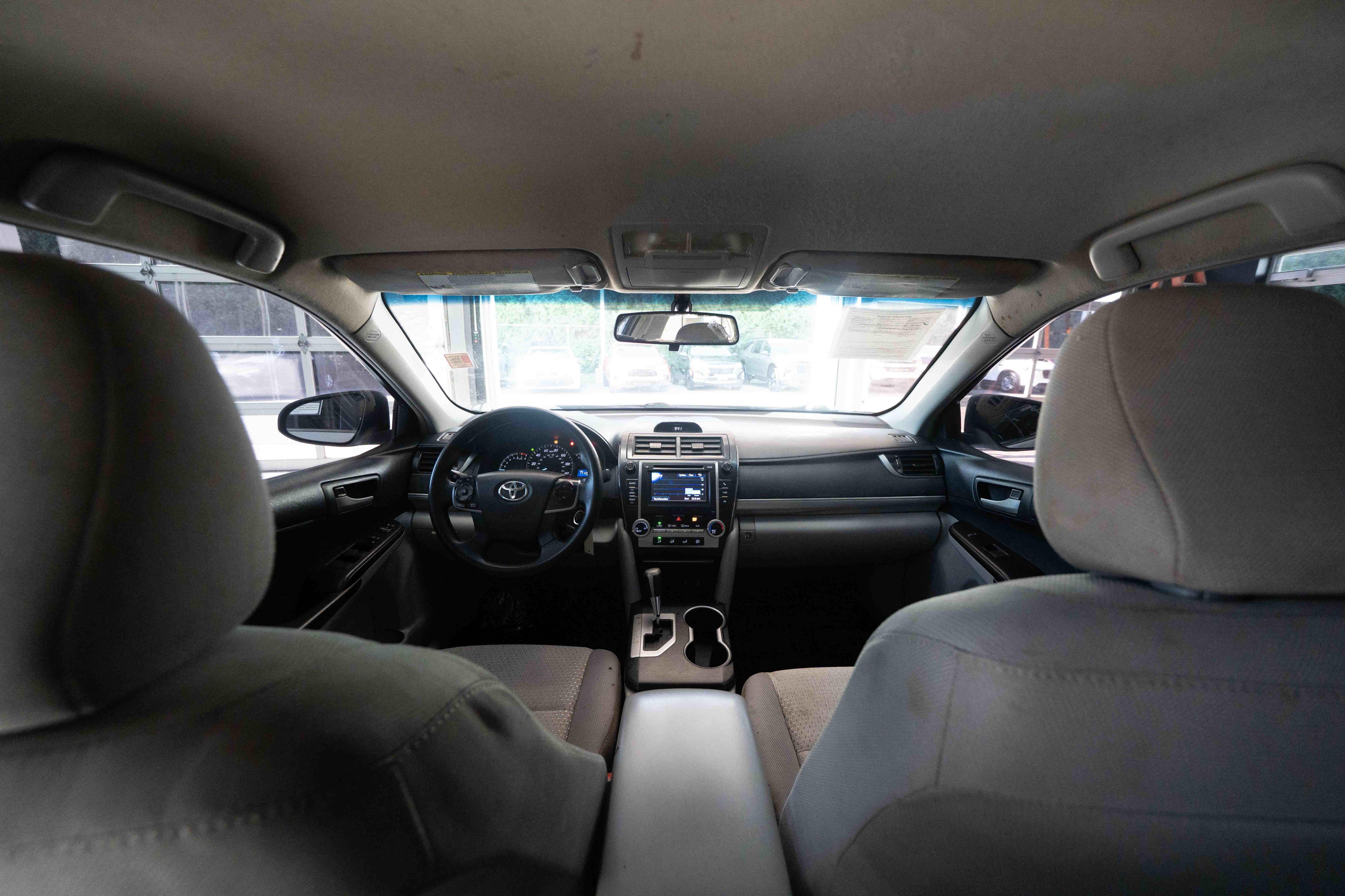 Used 2012 Toyota Camry LE FWD image 19