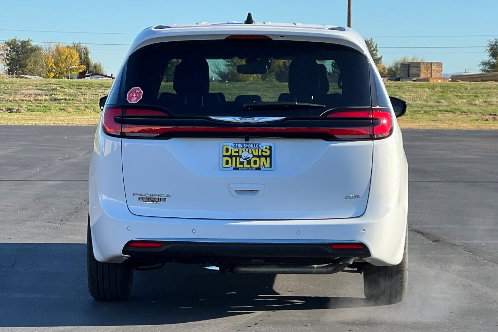 New 2026 Chrysler Pacifica Select AWD/4WD image 4