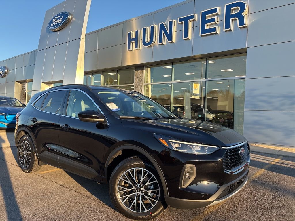 New 2026 Ford Escape SE w/ PHEV Premium Package