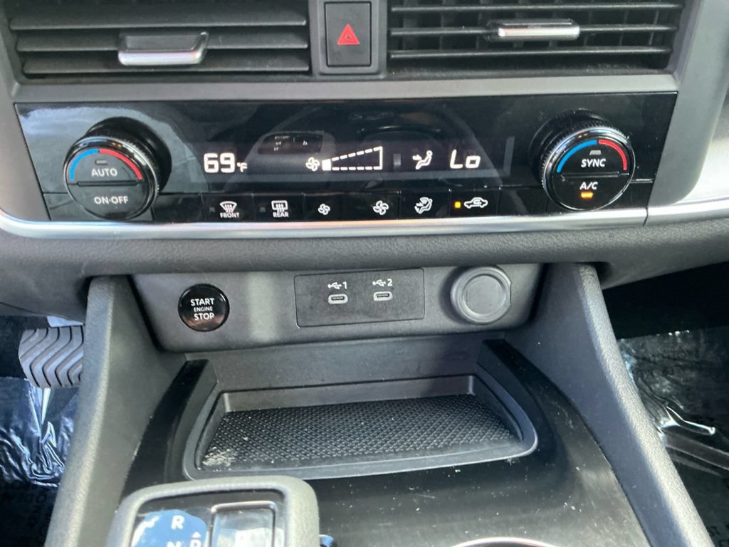 Used 2025 Nissan Rogue SV AWD/4WD image 18