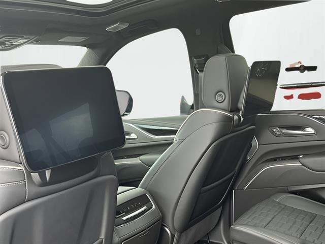 Certified 2024 Cadillac Escalade ESV V w/ Heavy-Duty Trailer Package image 9