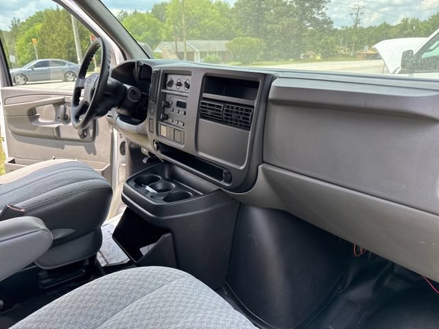 Used 2005 Chevrolet Express 3500 RWD image 21