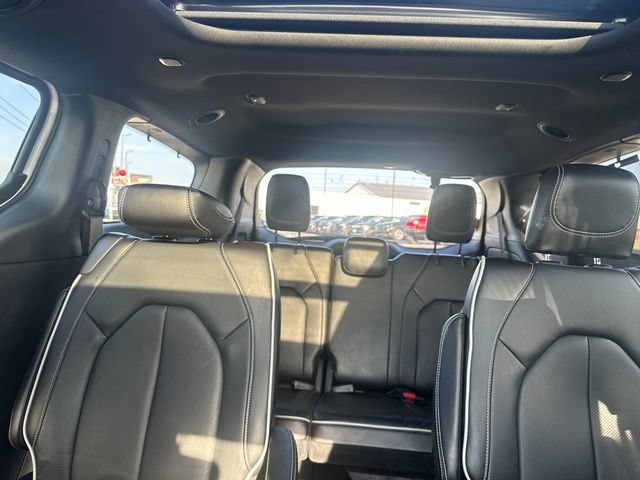 Used 2025 Chrysler Pacifica Limited FWD image 39