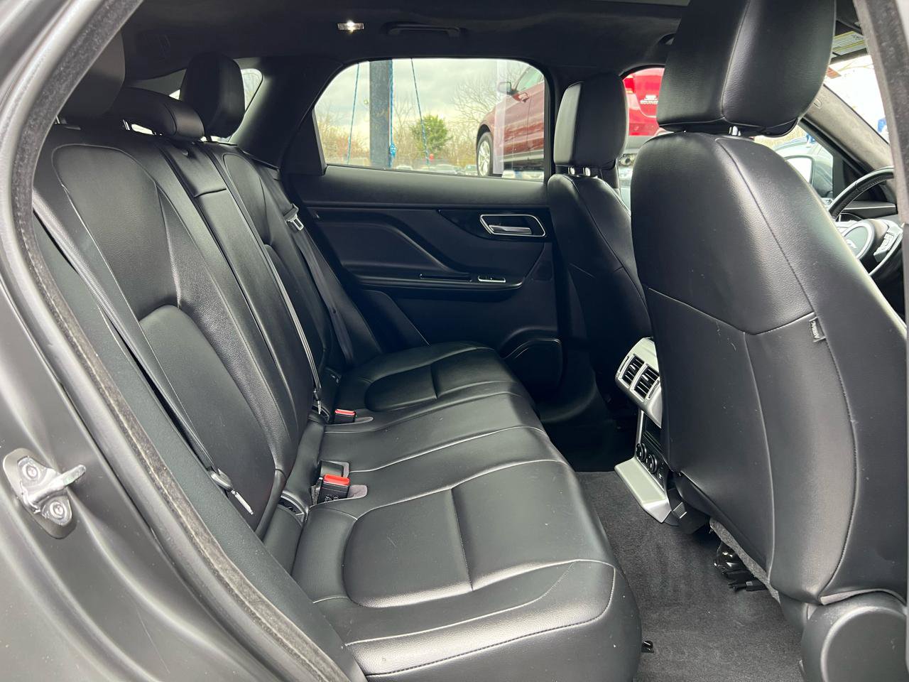 Used 2020 Jaguar F-PACE Premium image 14