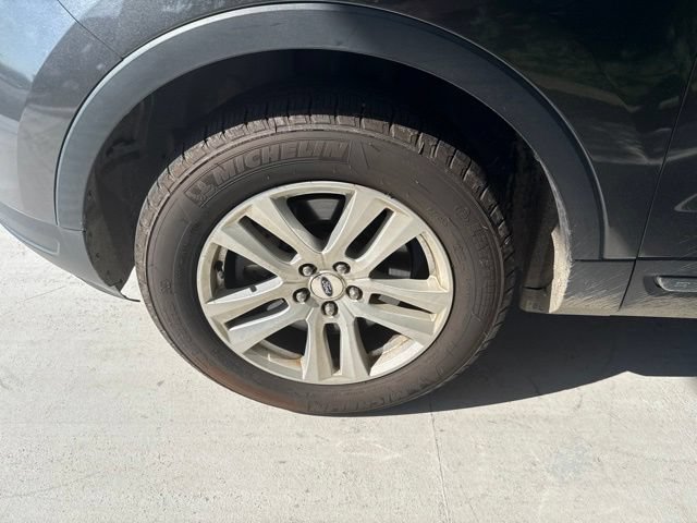 Used 2018 Ford Explorer XLT w/ Equipment Group 202A AWD/4WD image 13