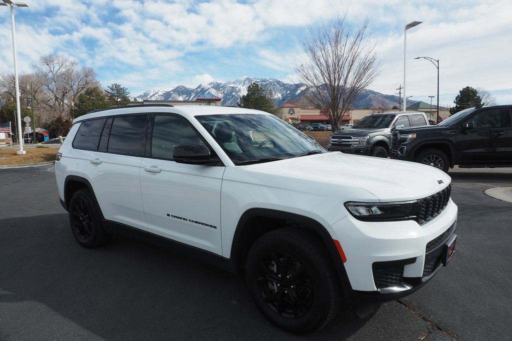 Used 2024 Jeep Grand Cherokee L Laredo AWD/4WD image 3