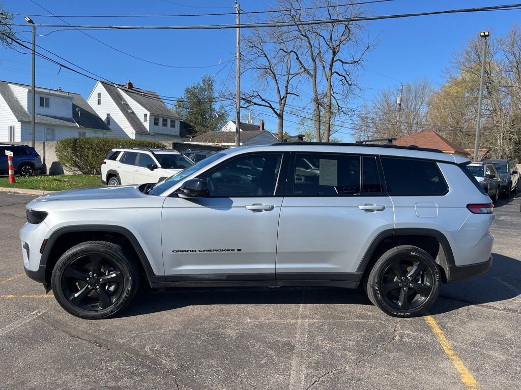 Used 2023 Jeep Grand Cherokee L Laredo AWD/4WD image 8