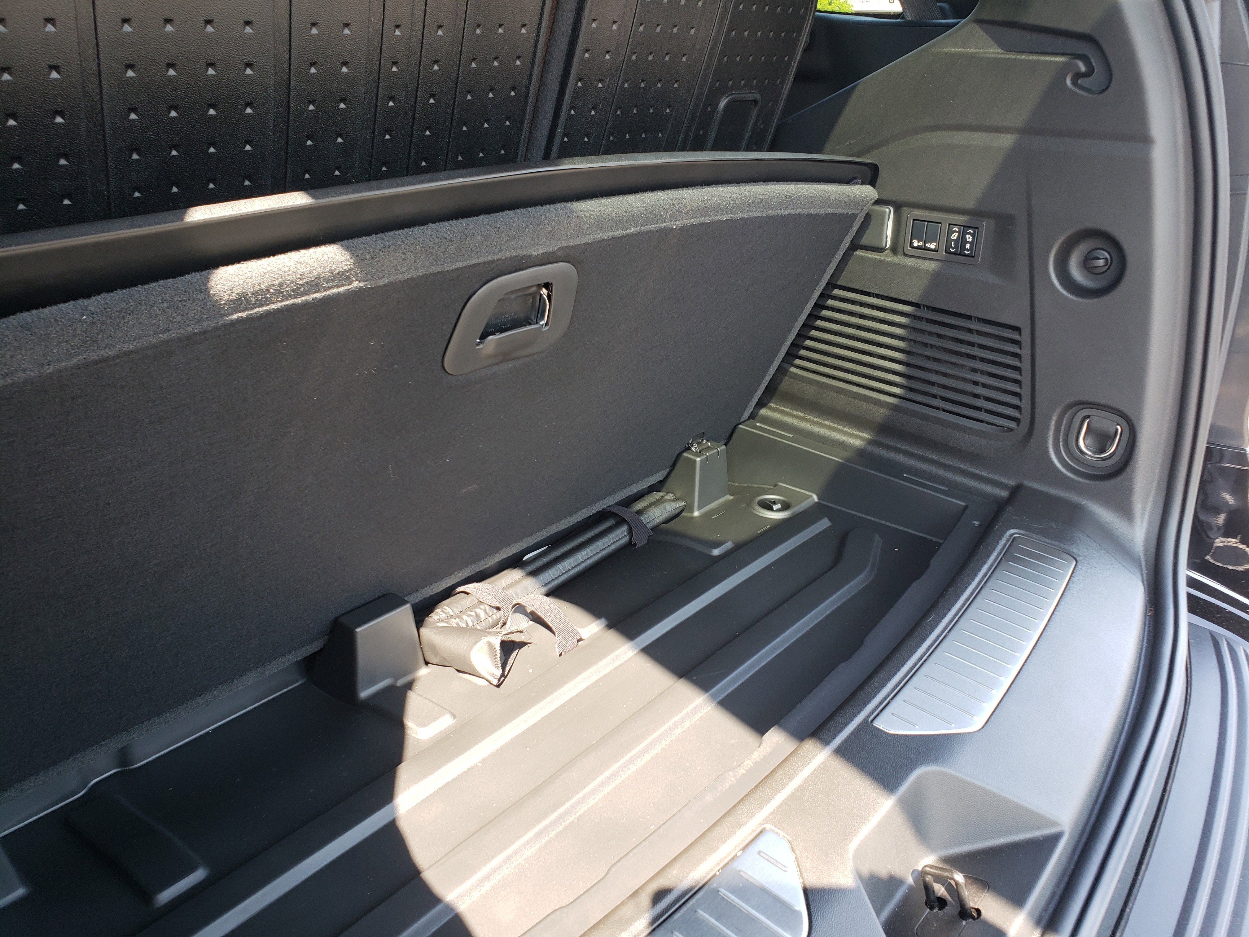 Used 2024 Chevrolet Tahoe High Country RWD image 13