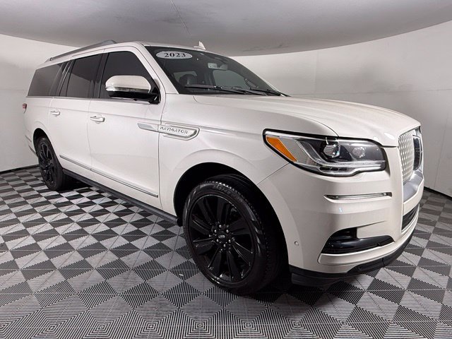 Used 2023 Lincoln Navigator L Reserve AWD/4WD image 9