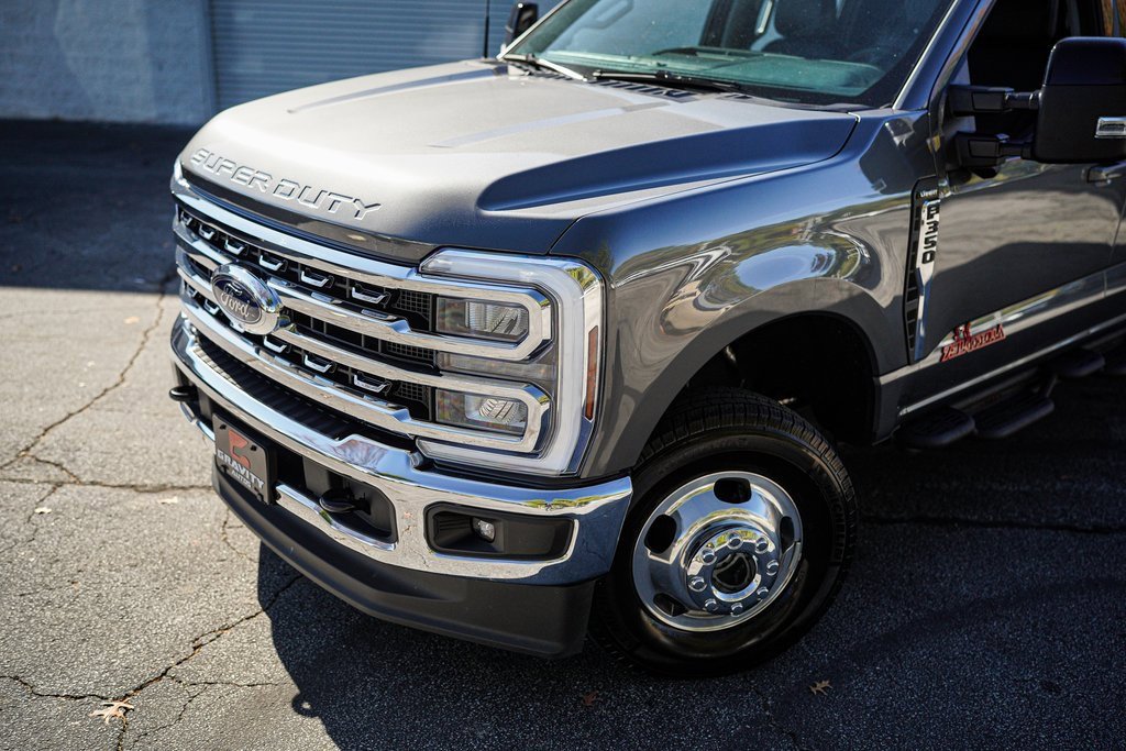 Used 2025 Ford F350 Lariat image 2