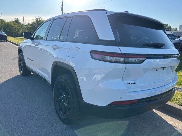 Used 2025 Jeep Grand Cherokee Altitude AWD/4WD image 4