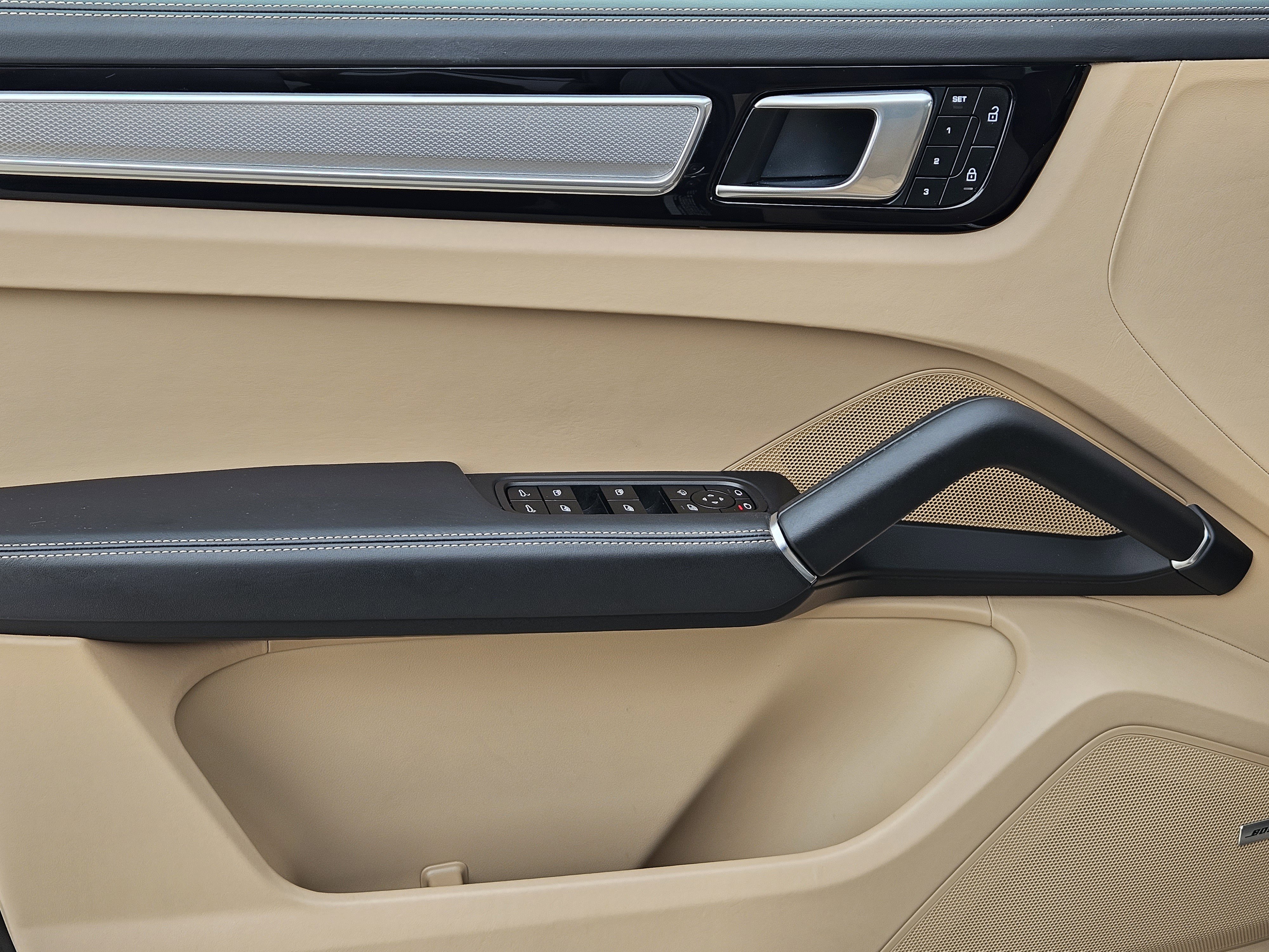 Certified 2023 Porsche Cayenne Platinum Edition AWD/4WD image 22