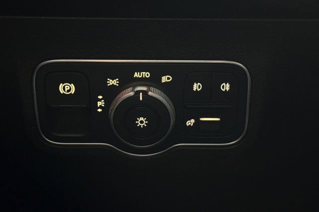 Used 2021 Mercedes-Benz GLB 250 w/ Premium Package image 32