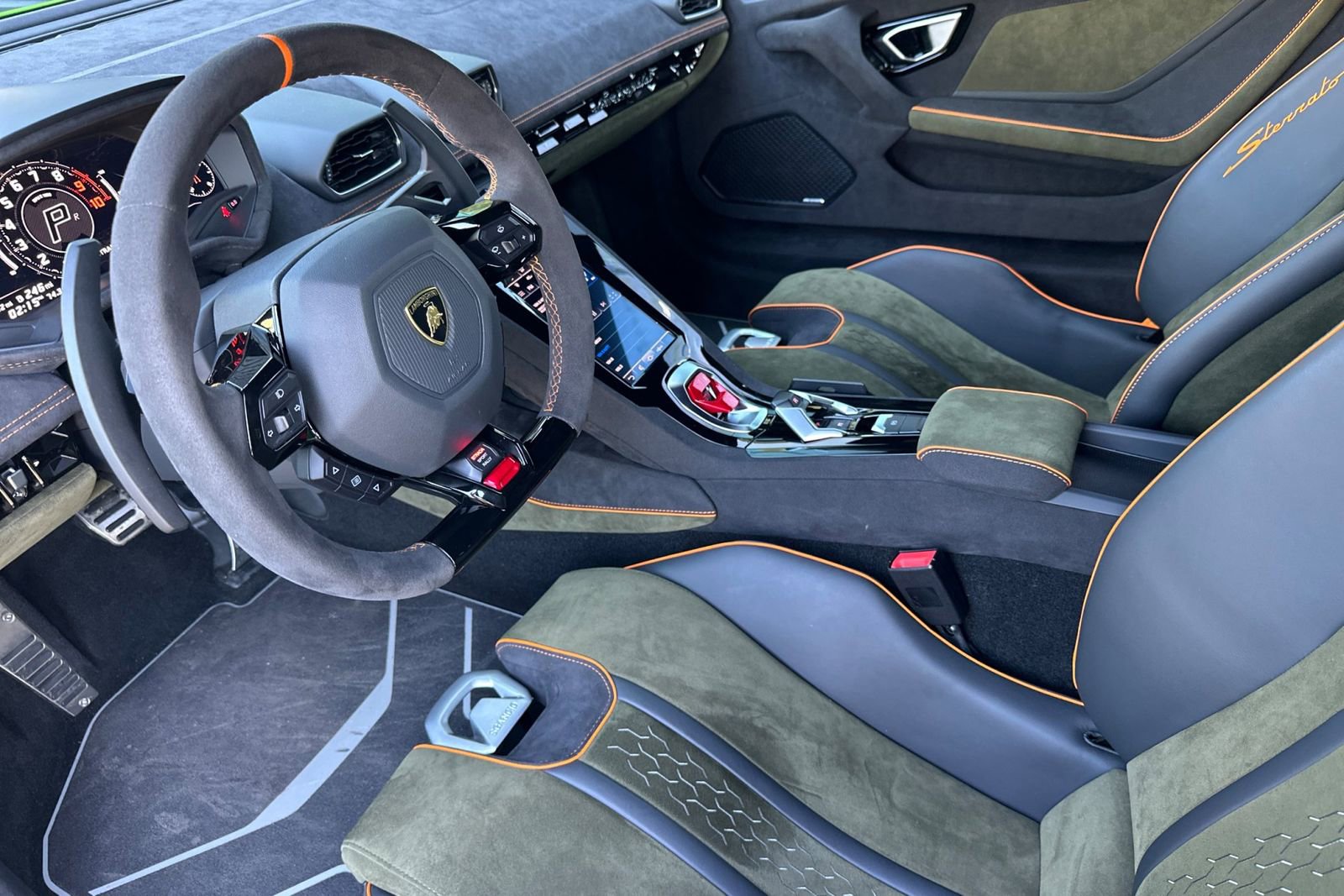 Used 2024 Lamborghini Huracan Sterrato image 4