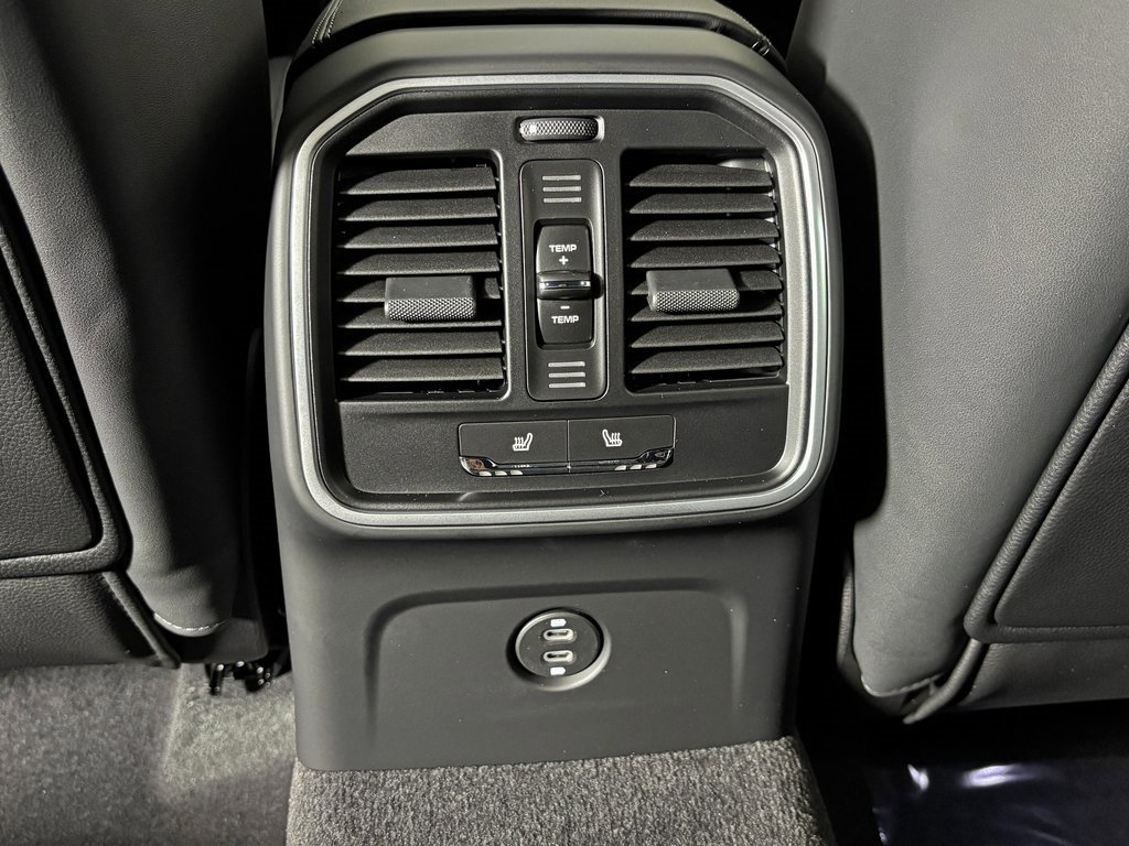 New 2026 Porsche Macan image 36