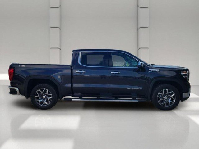 Used 2022 GMC Sierra 1500 SLT w/ SLT Premium Package AWD/4WD image 4