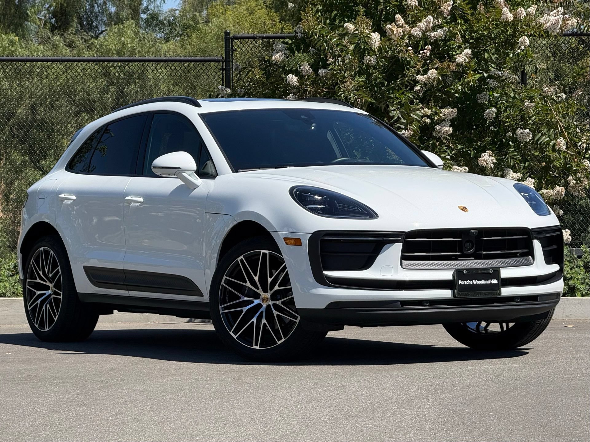 Used 2026 Porsche Macan AWD/4WD image 9
