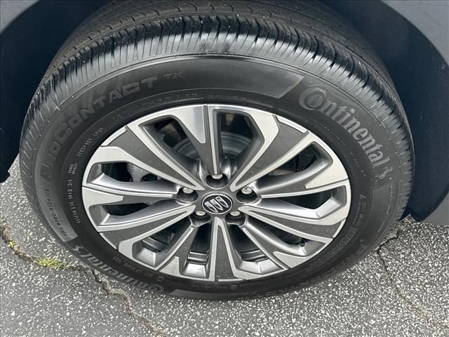 Certified 2025 Buick Envision Preferred AWD/4WD image 34