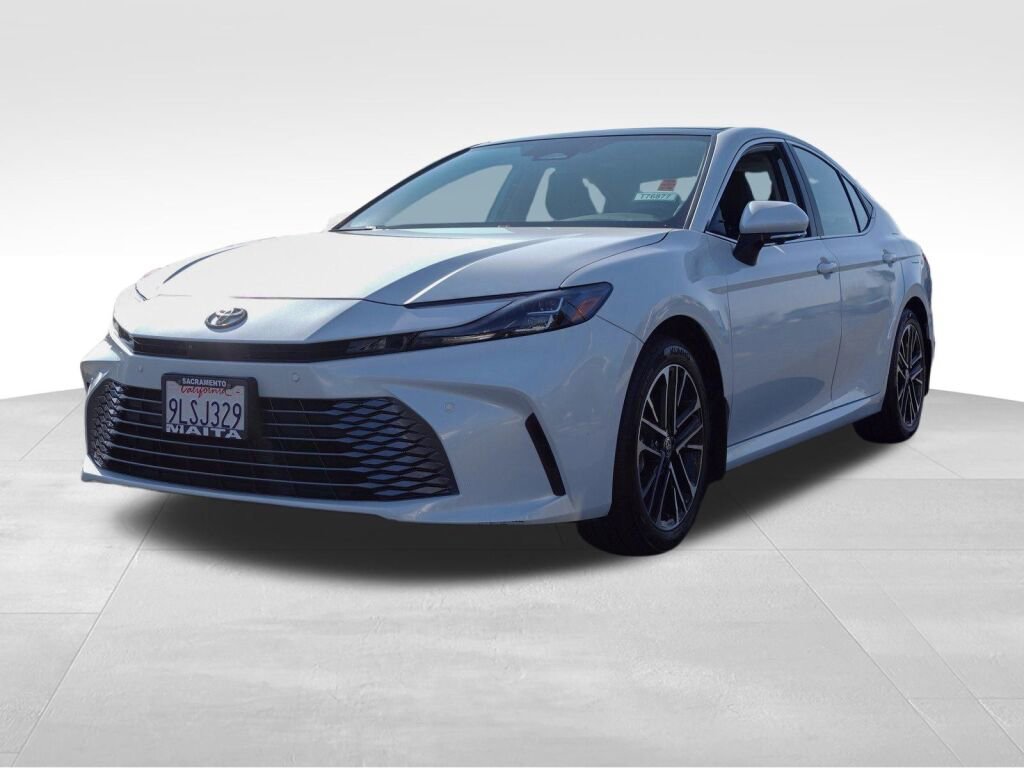 Used 2025 Toyota Camry XLE image 8