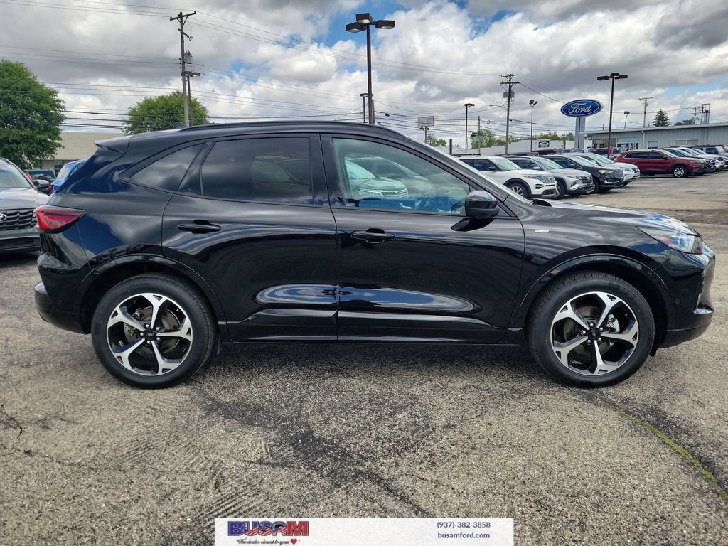 Used 2023 Ford Escape ST-Line Elite w/ Premium Technology Package AWD/4WD image 32