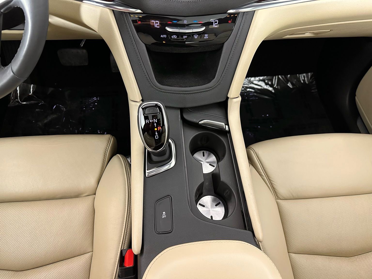 Used 2017 Cadillac XT5 Luxury w/ Driver Awareness Package image 16